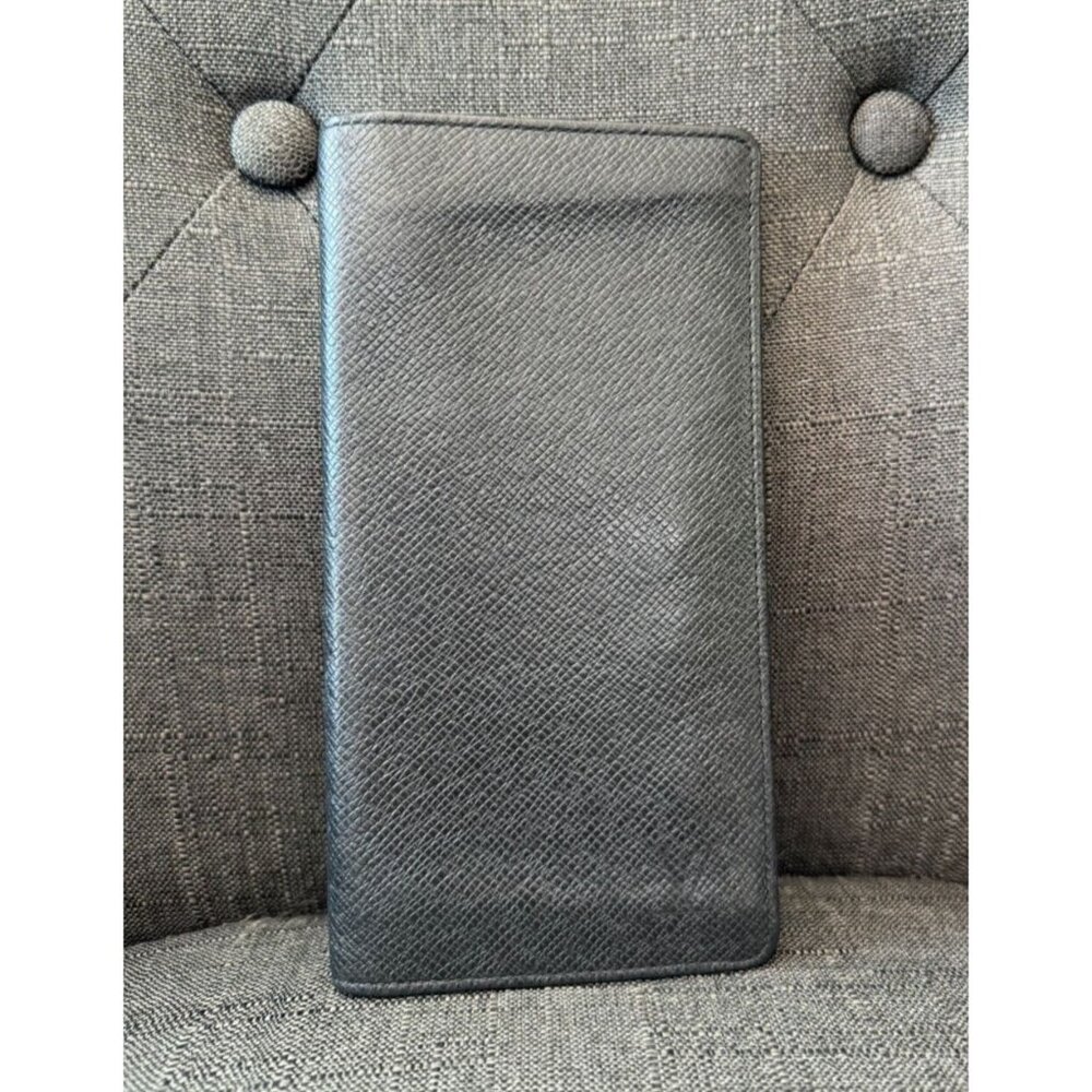 LOUIS VUITTON Black Taiga Brazza Bifold Long Wallet (MSRP $780)